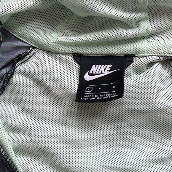 Girls Nike Windbreaker - Picture 3 of 3